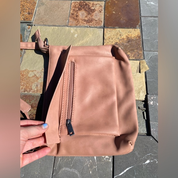 Fairly used, all zippers work leather in good condition. - Picture 4 of 4